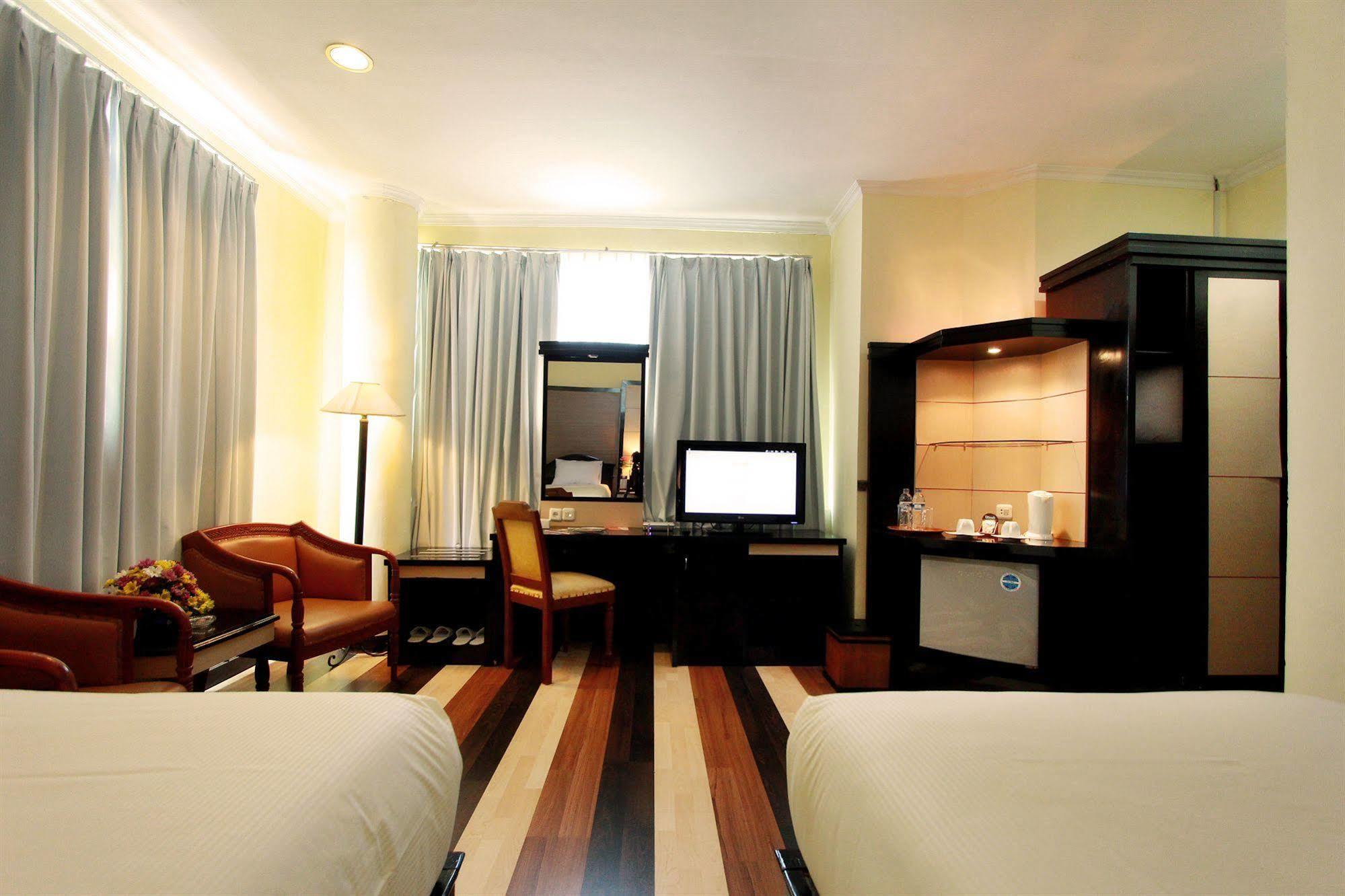 Pandanaran Hotel Semarang Ngoại thất bức ảnh